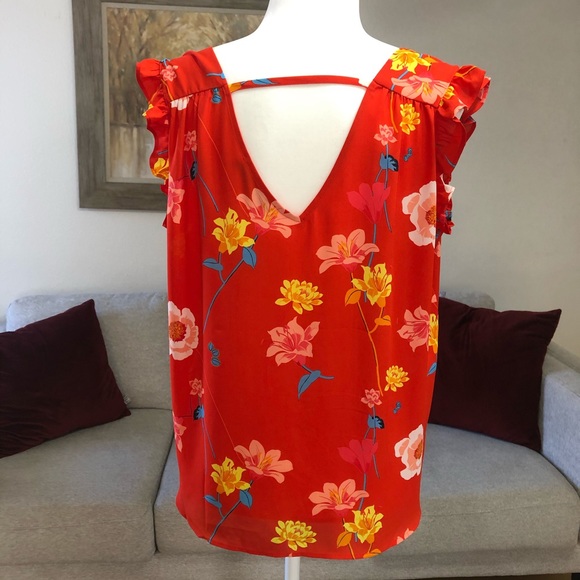 LOFT Lily Bar V-Back Floral Flutter Sleeve Top - Picture 4 of 6